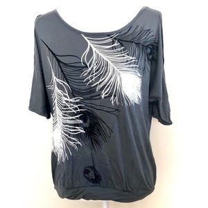 NEW!VENUS Cold shoulder top